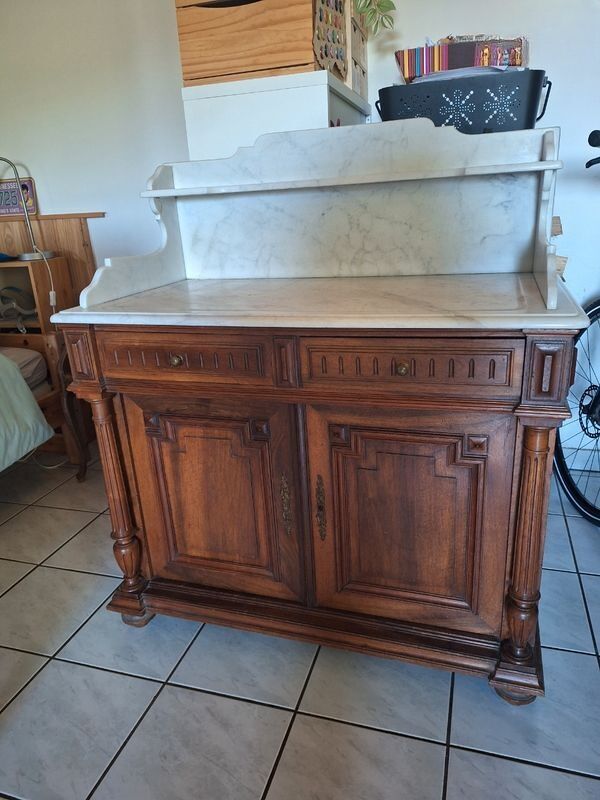 Meuble de toilette ancien, bois massif, style Henri II, plateau marbre