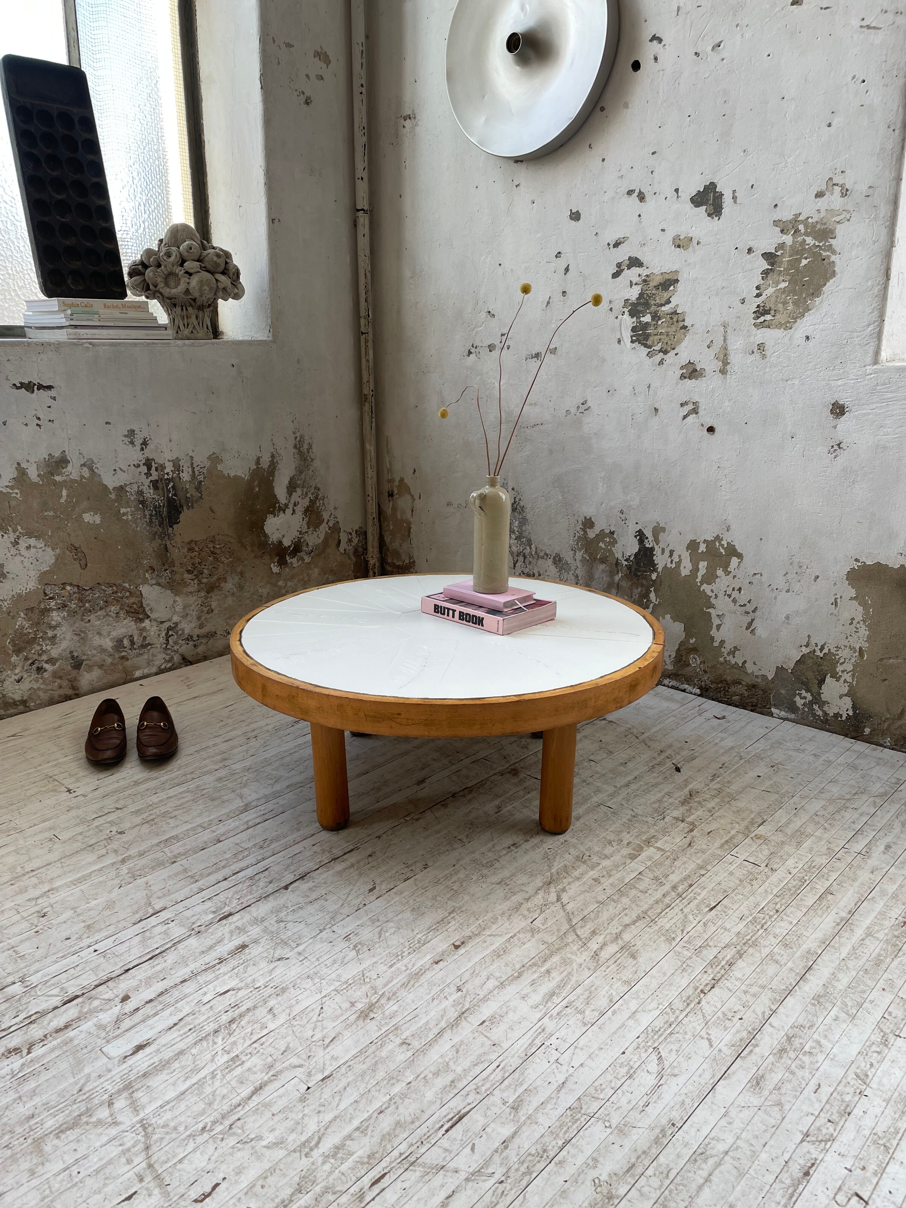 Round coffee table white ceramic and wood