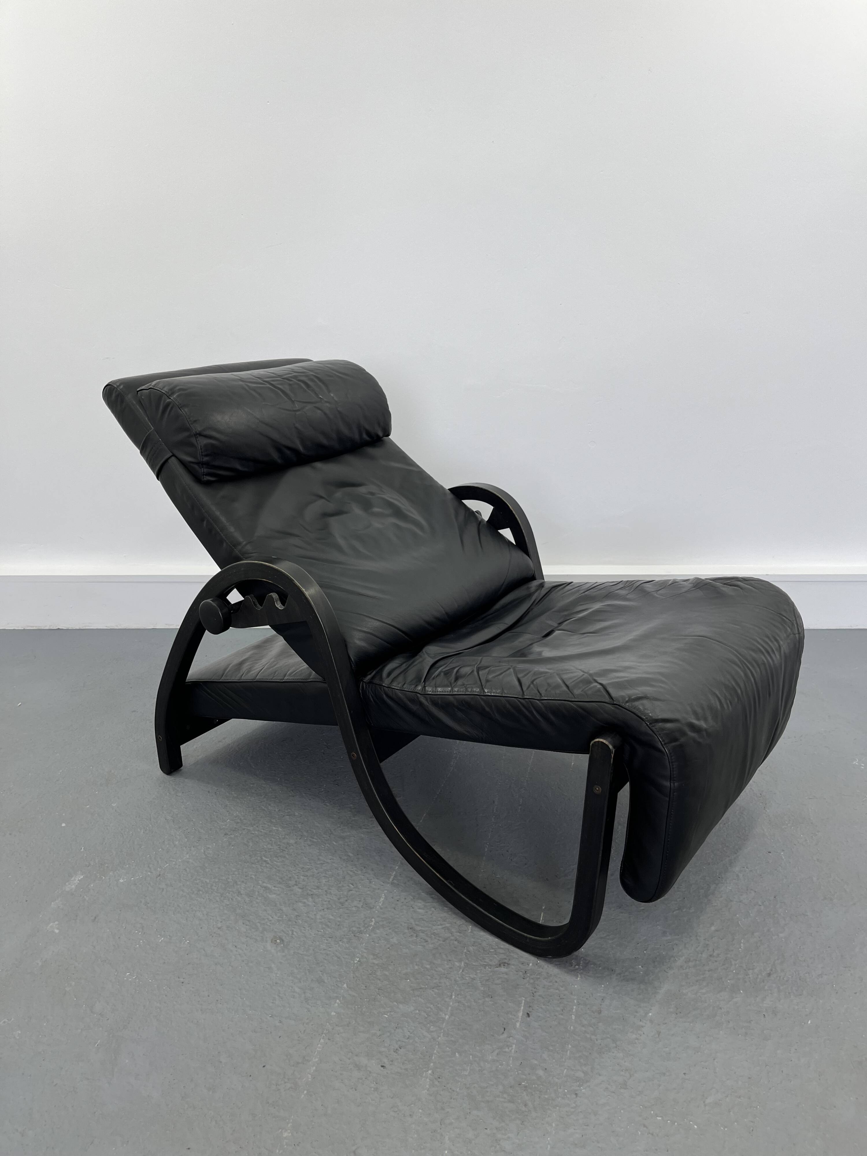 Sinus lying leather black chair from westnofa, 1970s