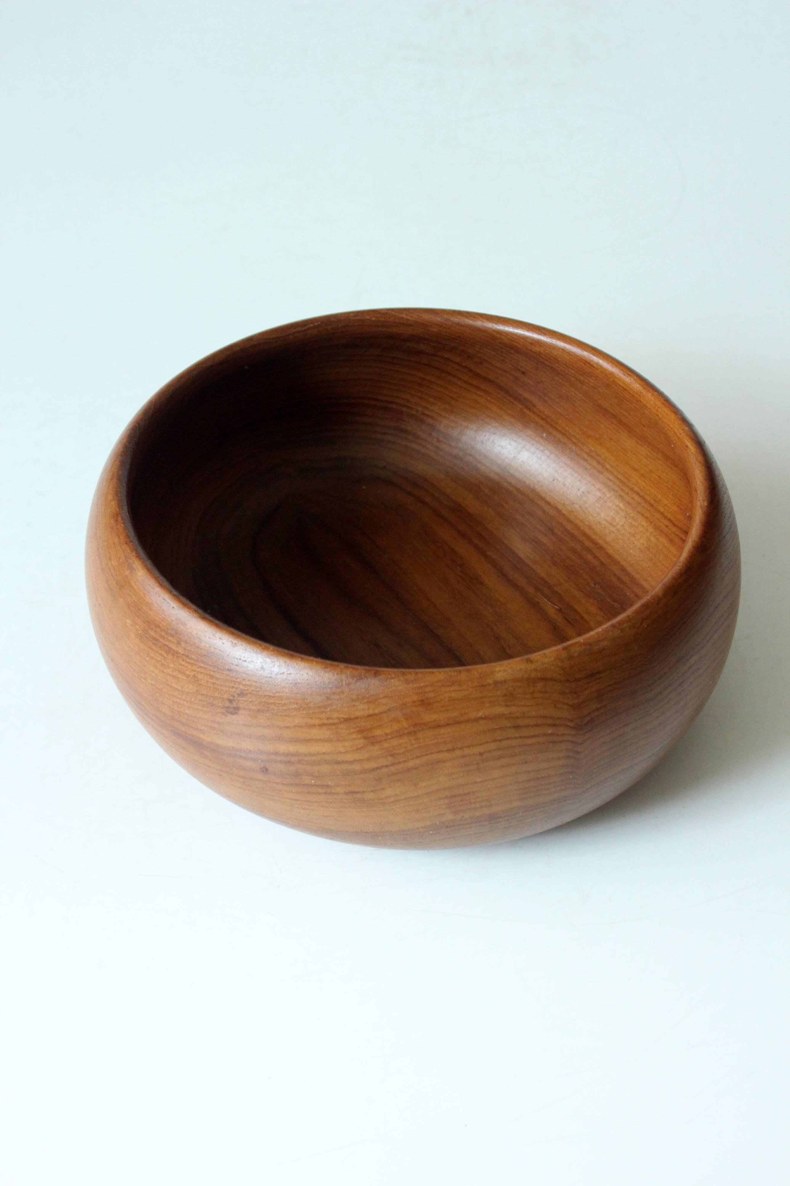 Teak serving bowl, skandi style, diameter 33 cm, vintage from the 1970s