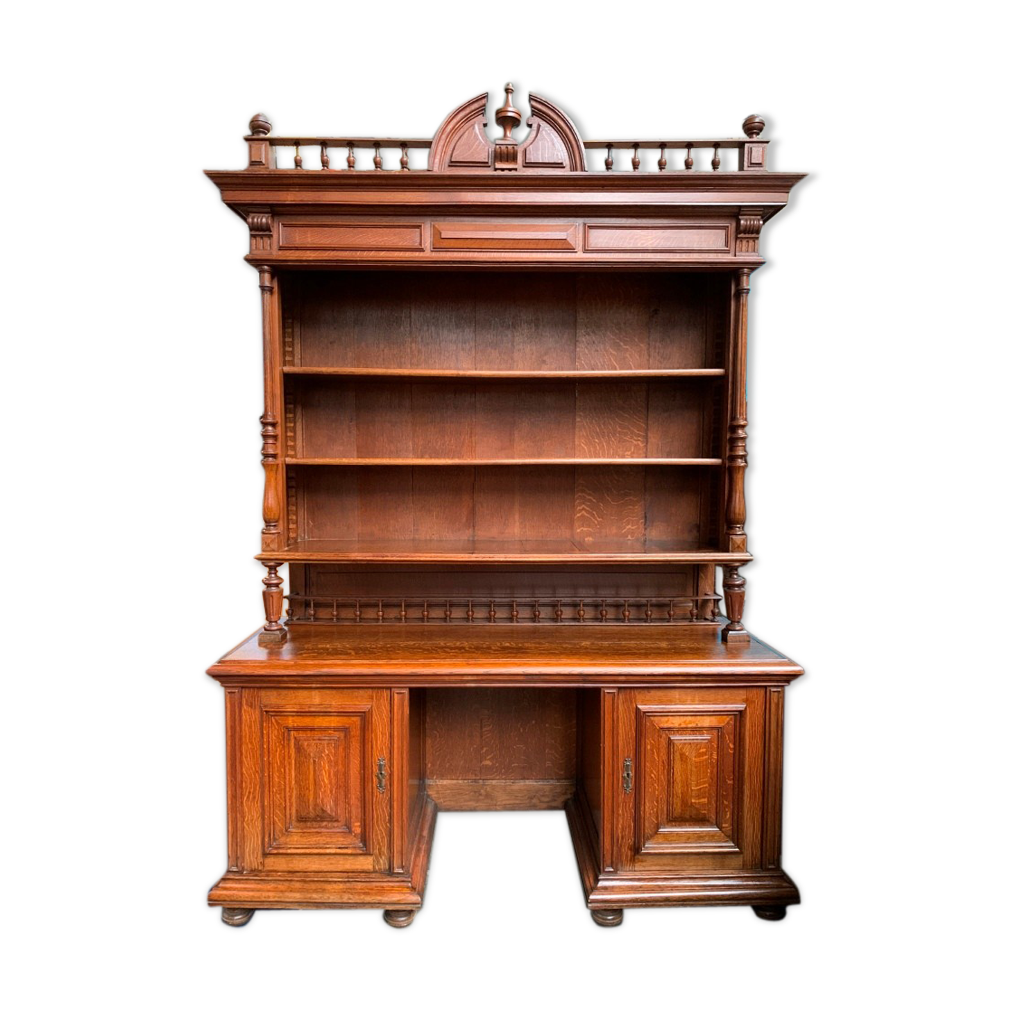 Bibliothèque-bureau dans le style Henri II