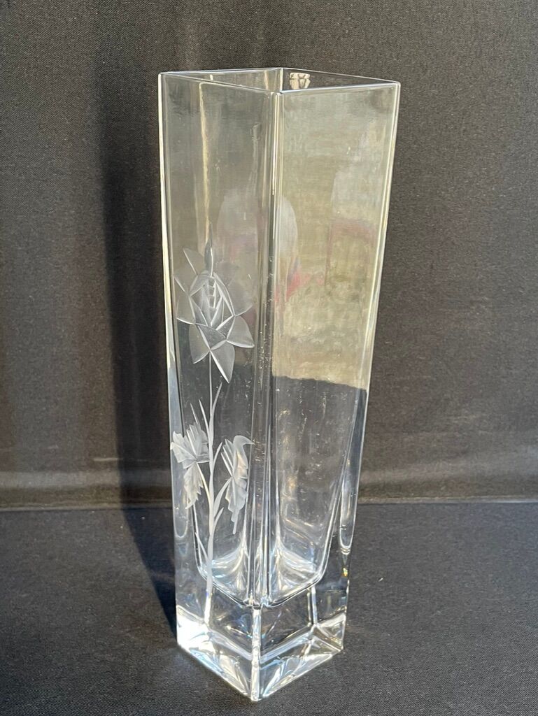 Cristallerie de Vannes le Châtel - Vannes Cristal France - Square vase - Cut crystal