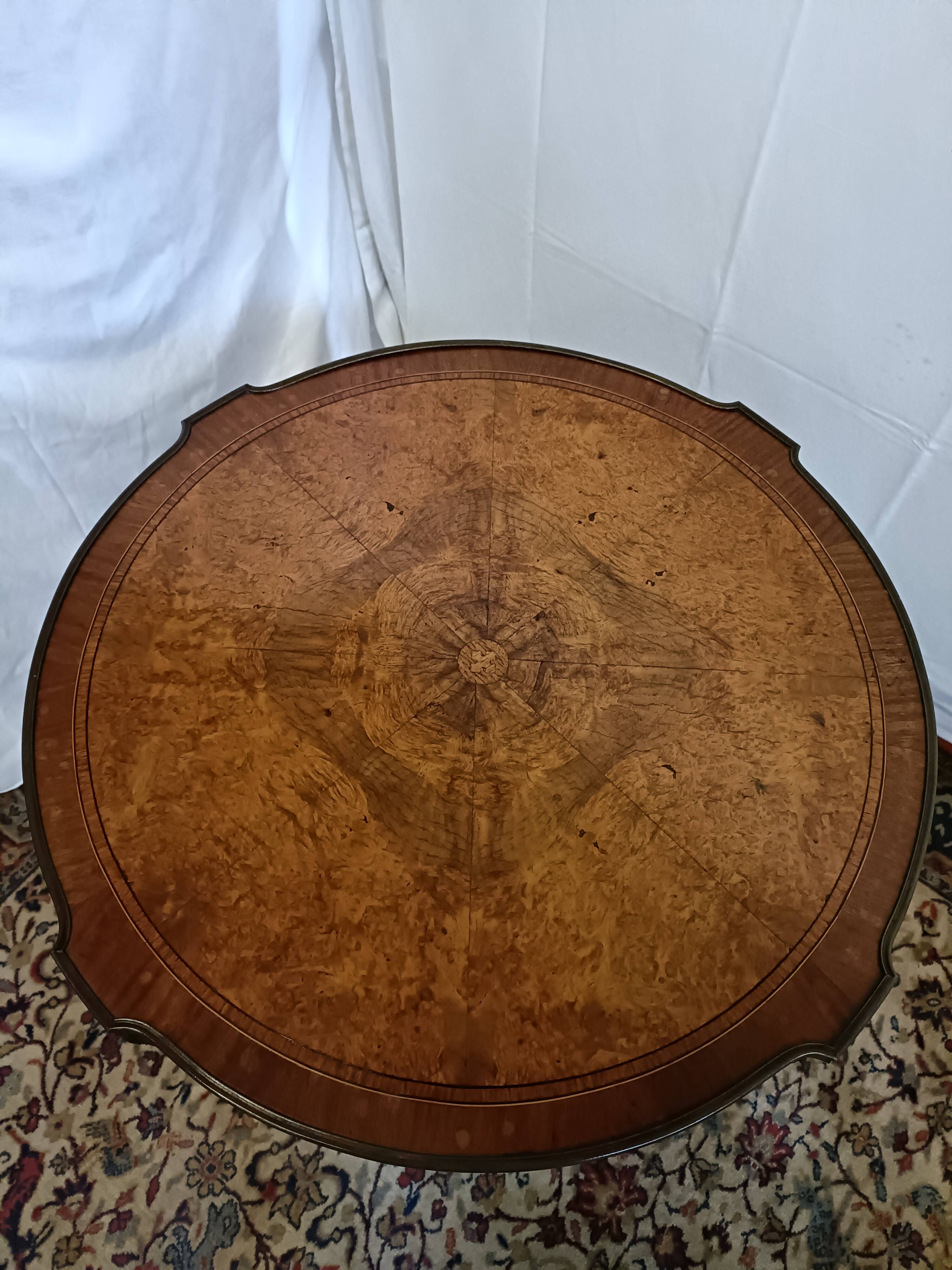 Table guéridon bois marqueté style louis xv