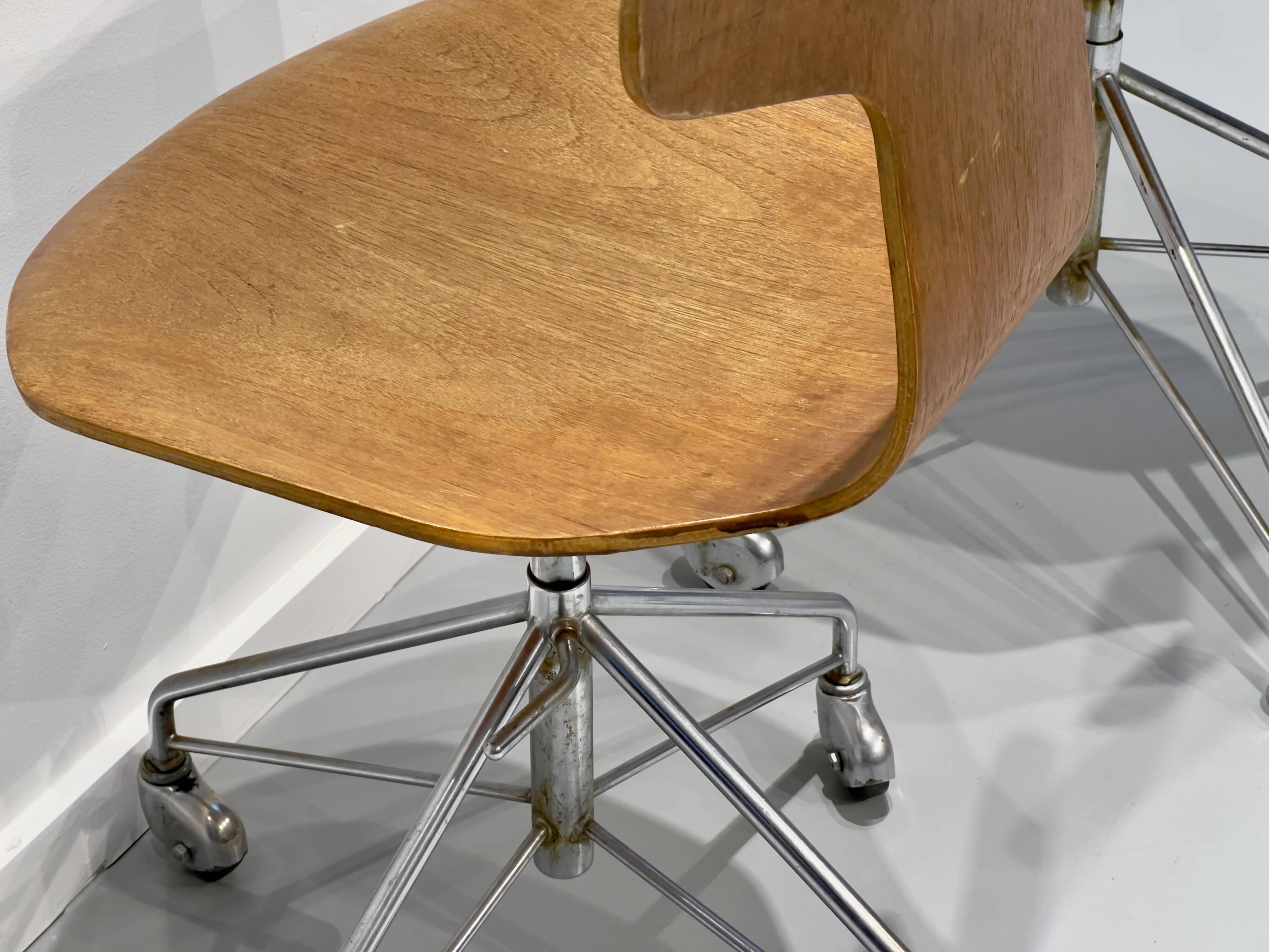 Swivel chair Model 3113 by Arne Jacobsen, Fritz Hansen, 1960s