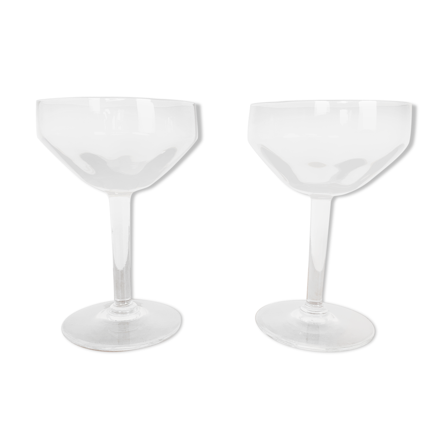 2 glasses of smoked glass champagne