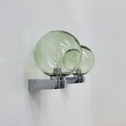 Applique murale des années 70 en verre vert et chrome.