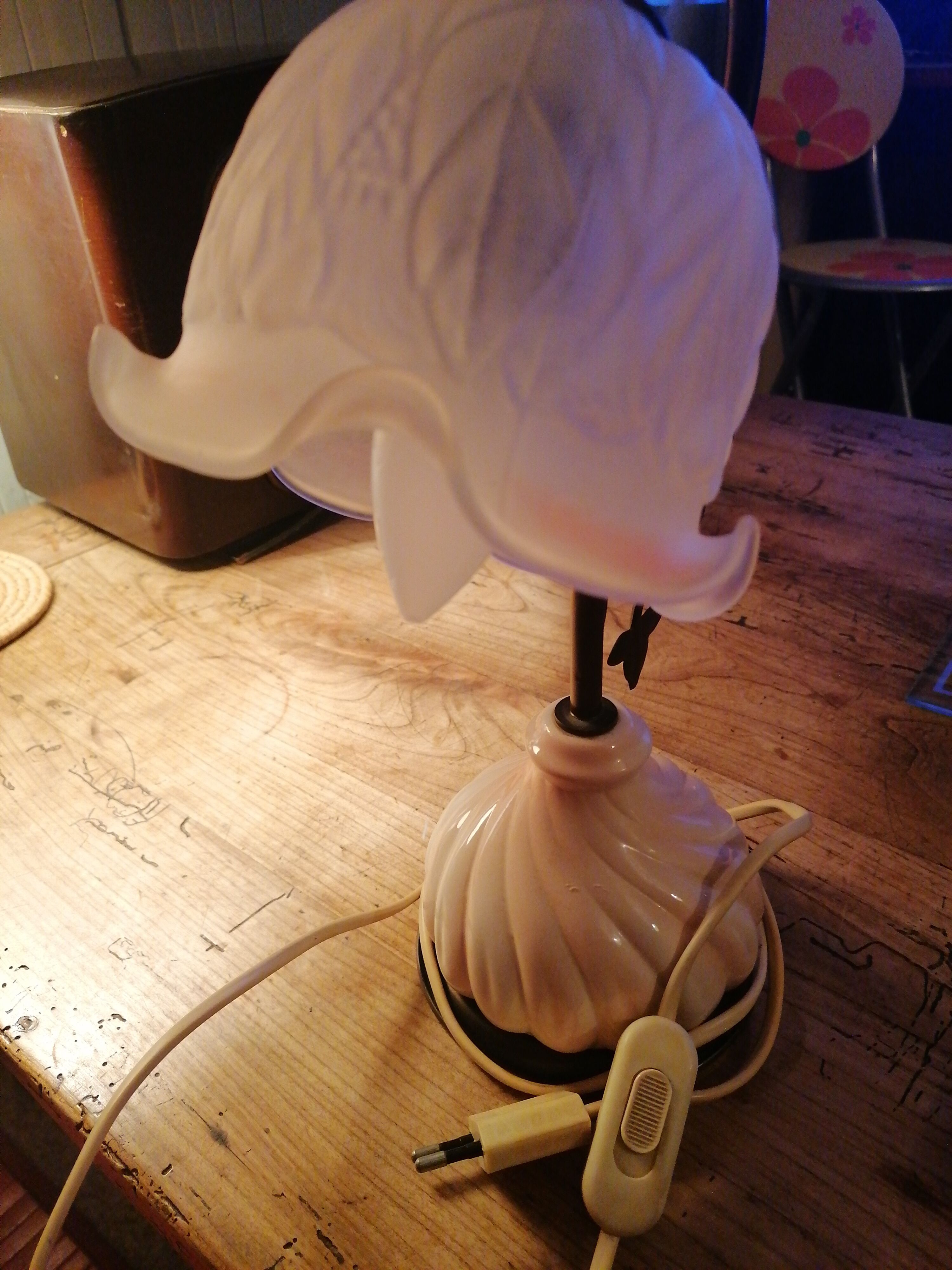 Retro lamp in brass and pink ceramic