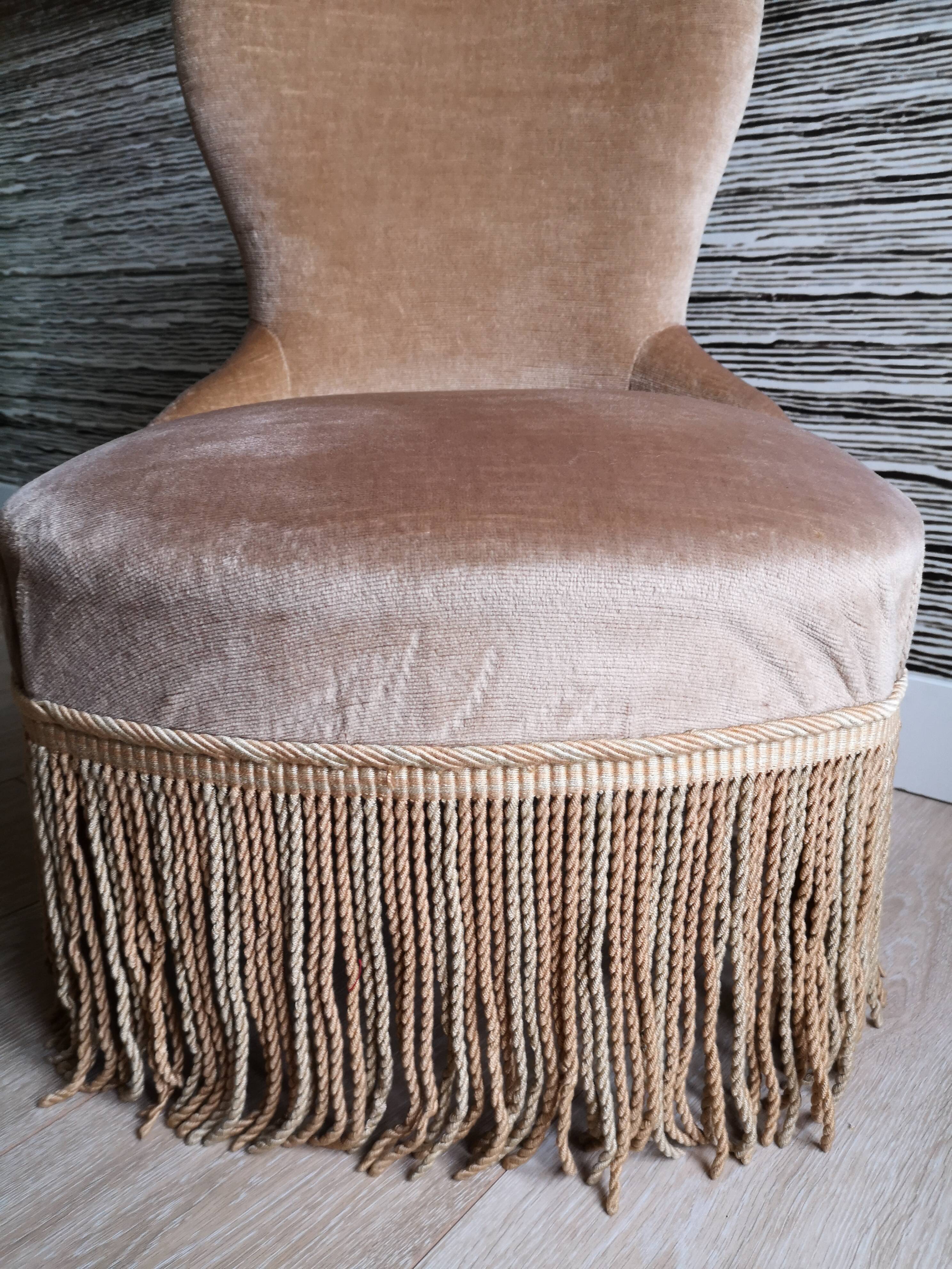 Small armchair toad in taupe velvet