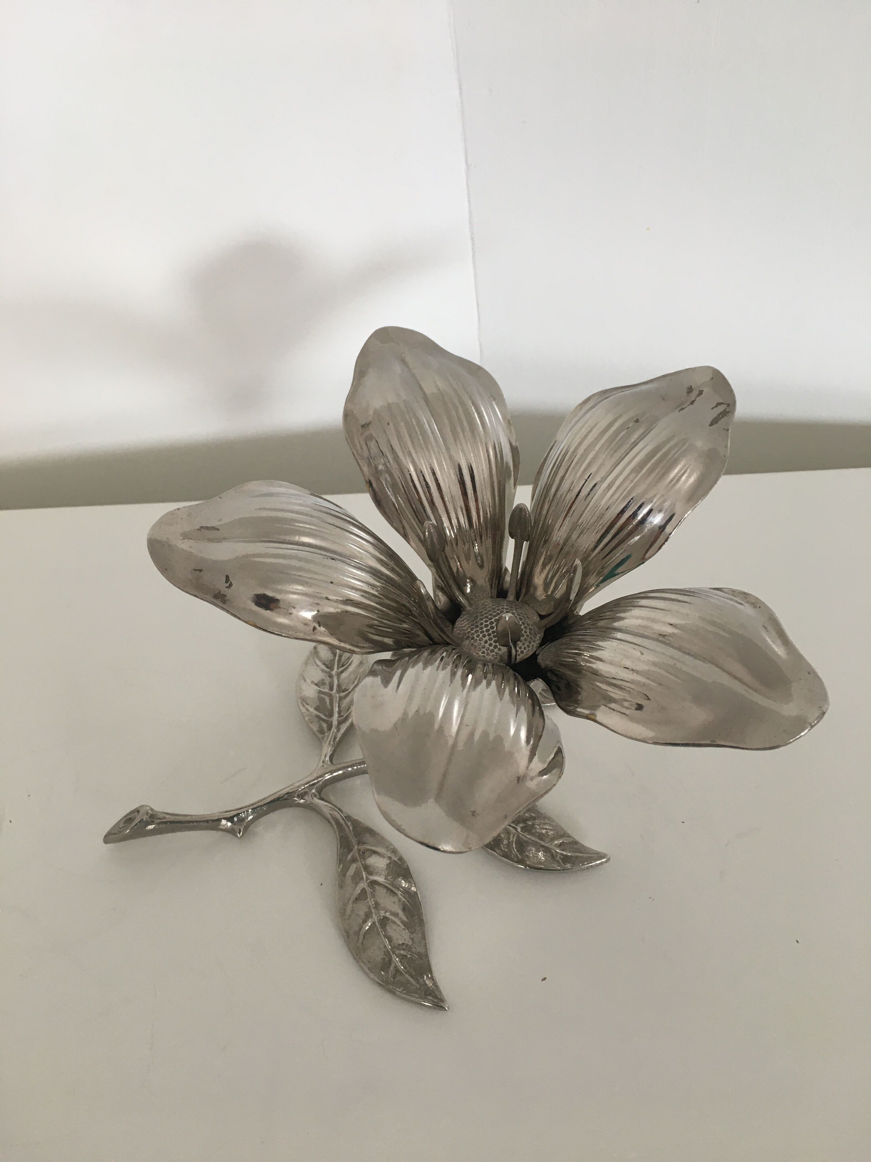 Flower ashtray on chrome stem with 5 removable ashtray petals