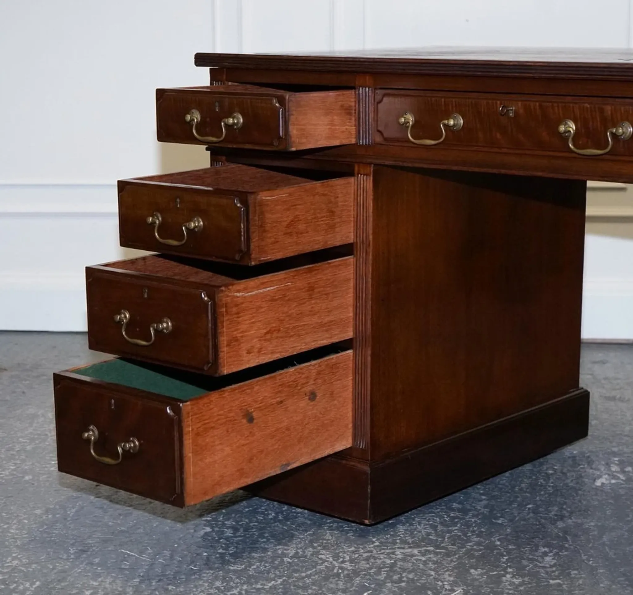 Antique Pedestal Desk by Edwardian Maple & Co, 1890