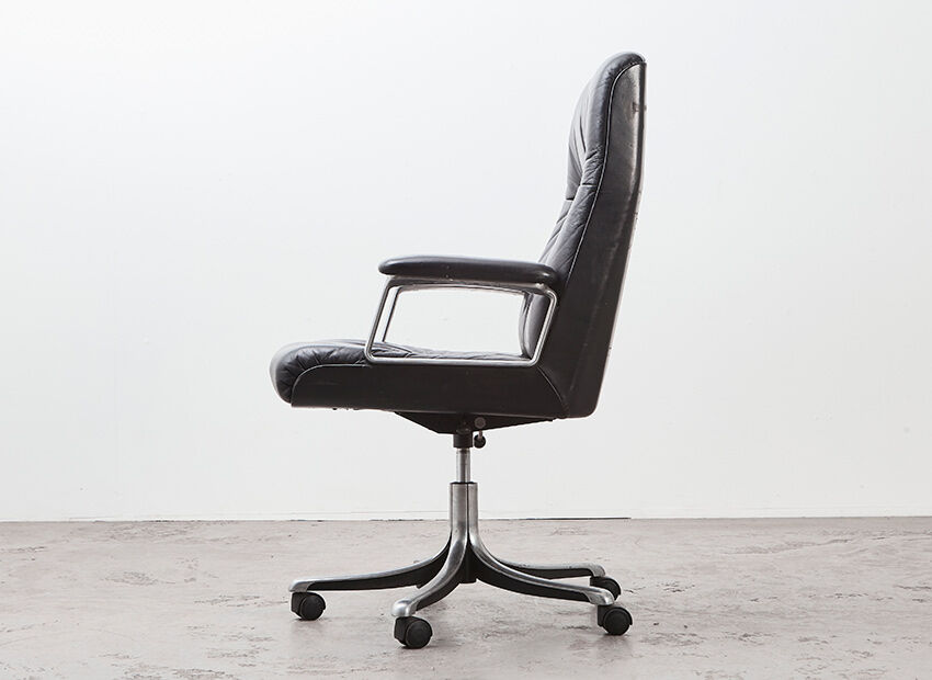 Osvaldo Borsani P126 Highback office chair for Tecno Italy 1960s