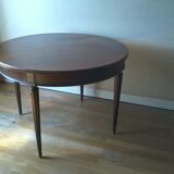 Round table with extensions
