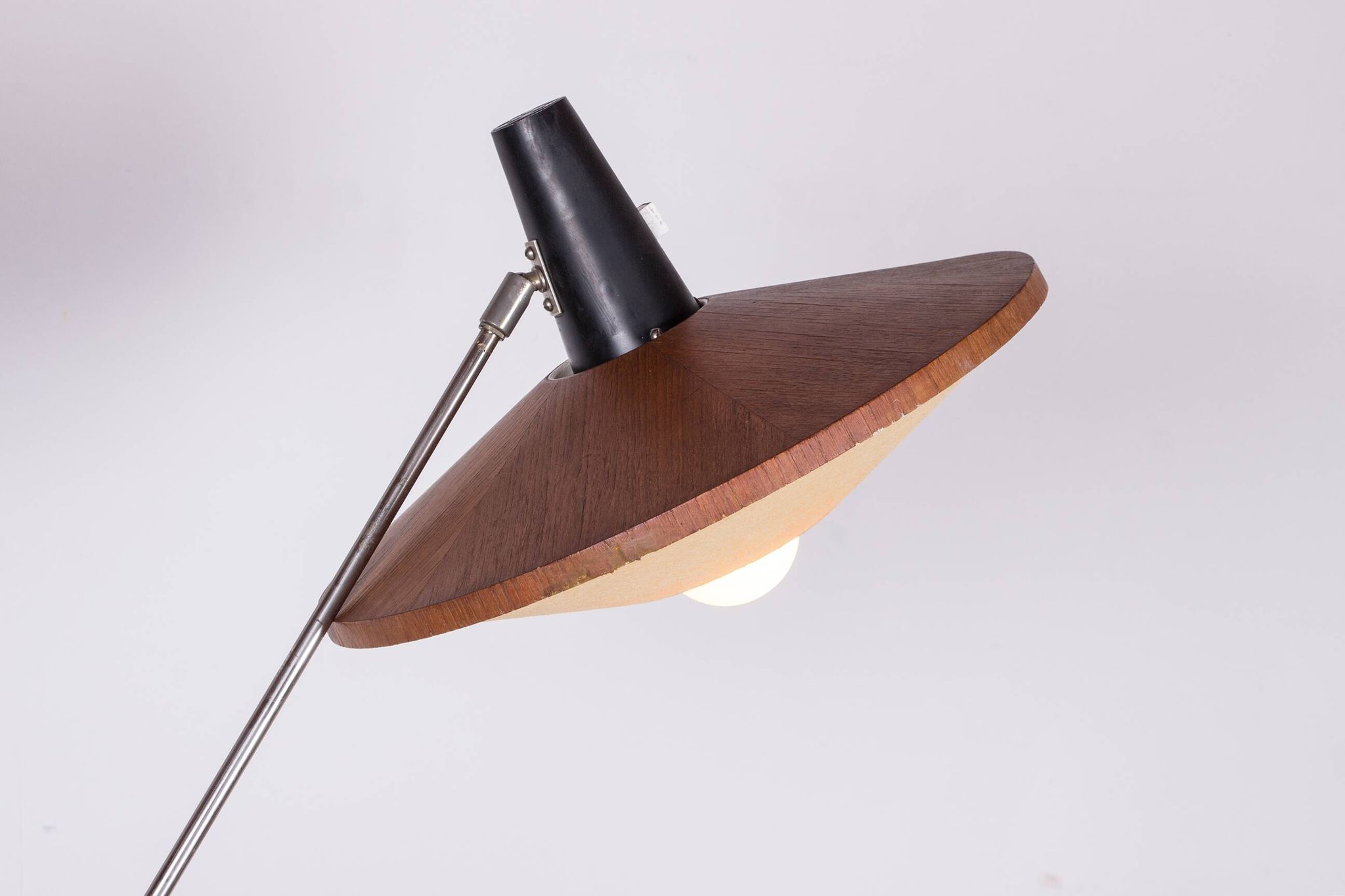 Large tilting floor lamp in steel and teak by Georges Frydman 1960.