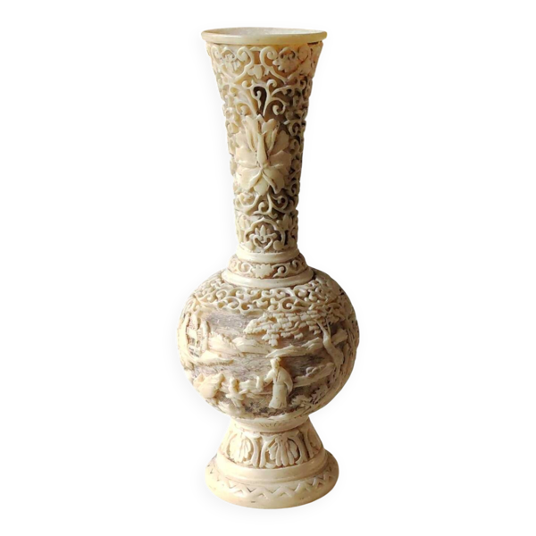 Vase boule d inspiration Asiatique. En laque de Cinabre beige. Décor scènes de vie. Frises arabesques, florales. Haut 24 cm