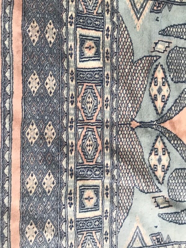 Handmade Pakistani vintage rug - 122x182 cm