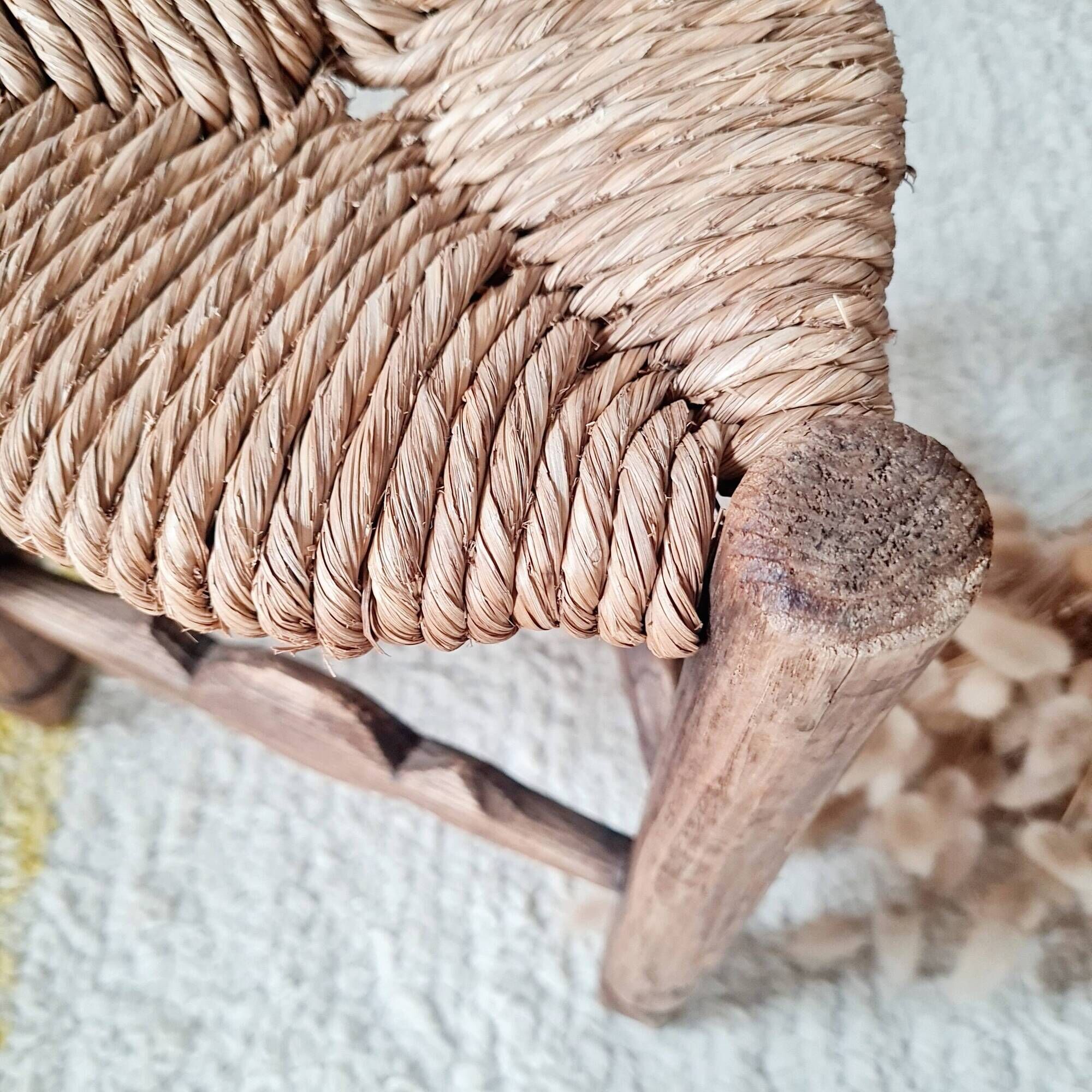 Small stool in wood and straw