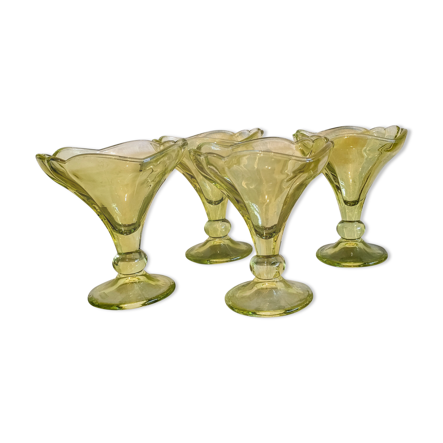 Lot 4 coupes tulipe en verre