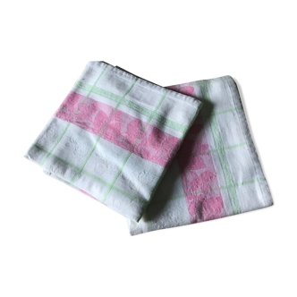 Tablecloth + towels