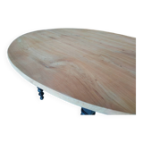 Oval table in solid oak