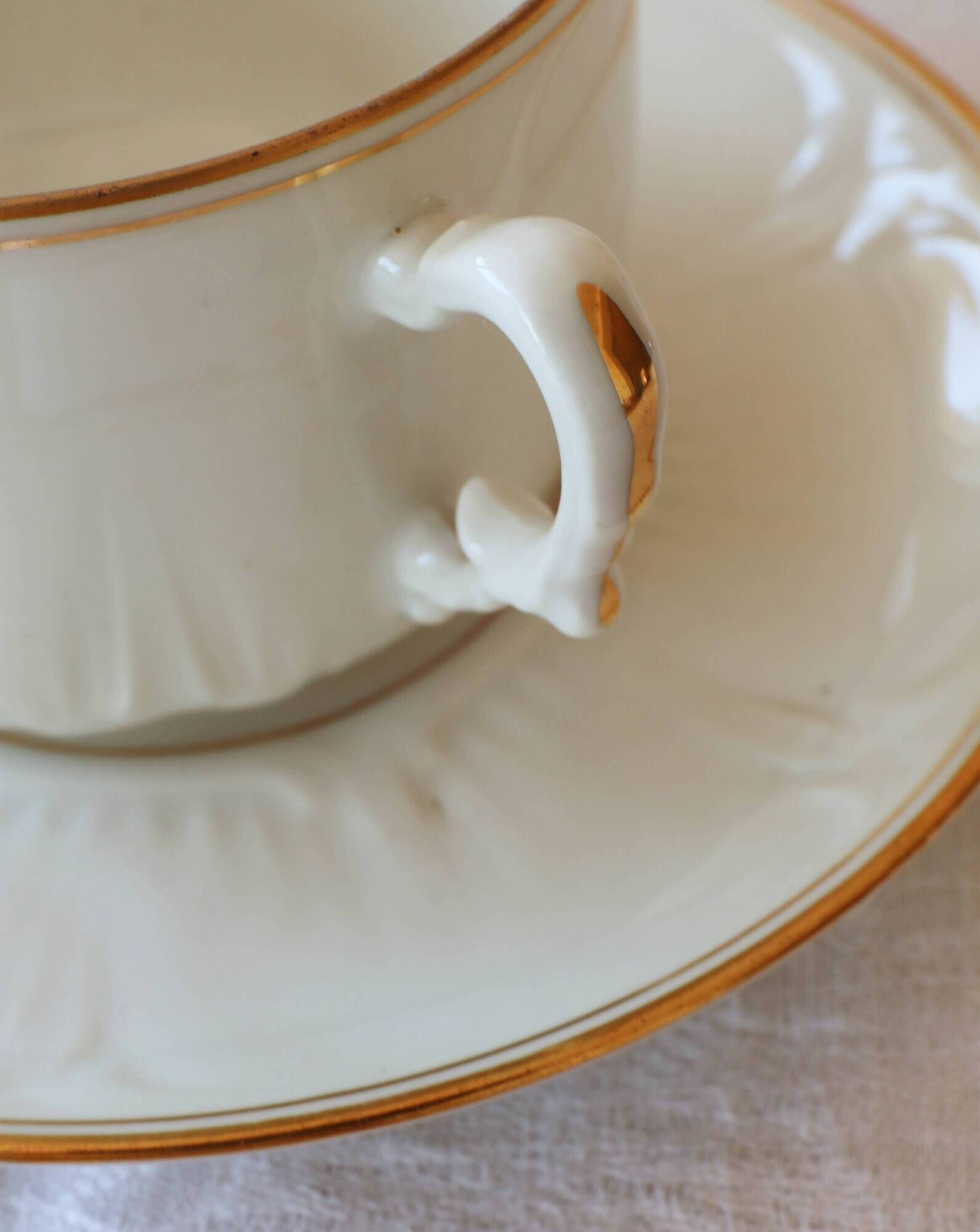 Coffee service for 8 cups with saucers in Limoges porcelain – Gold trim