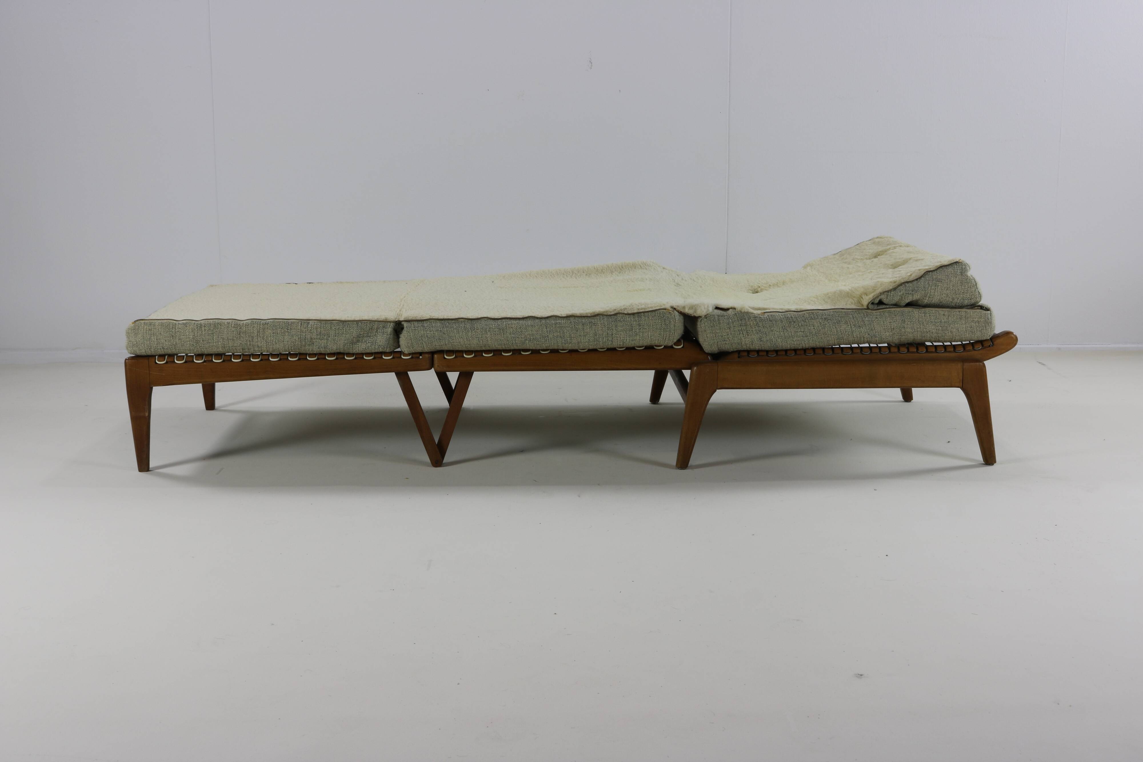 Midcentury french design fauteuil / day bed by George Tigien