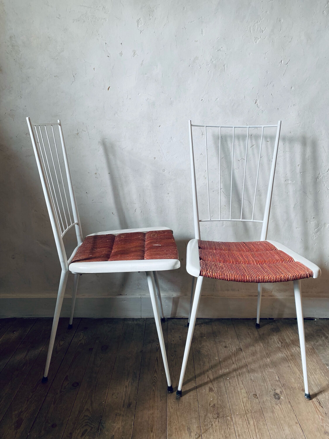 Deux chaises métal et paille