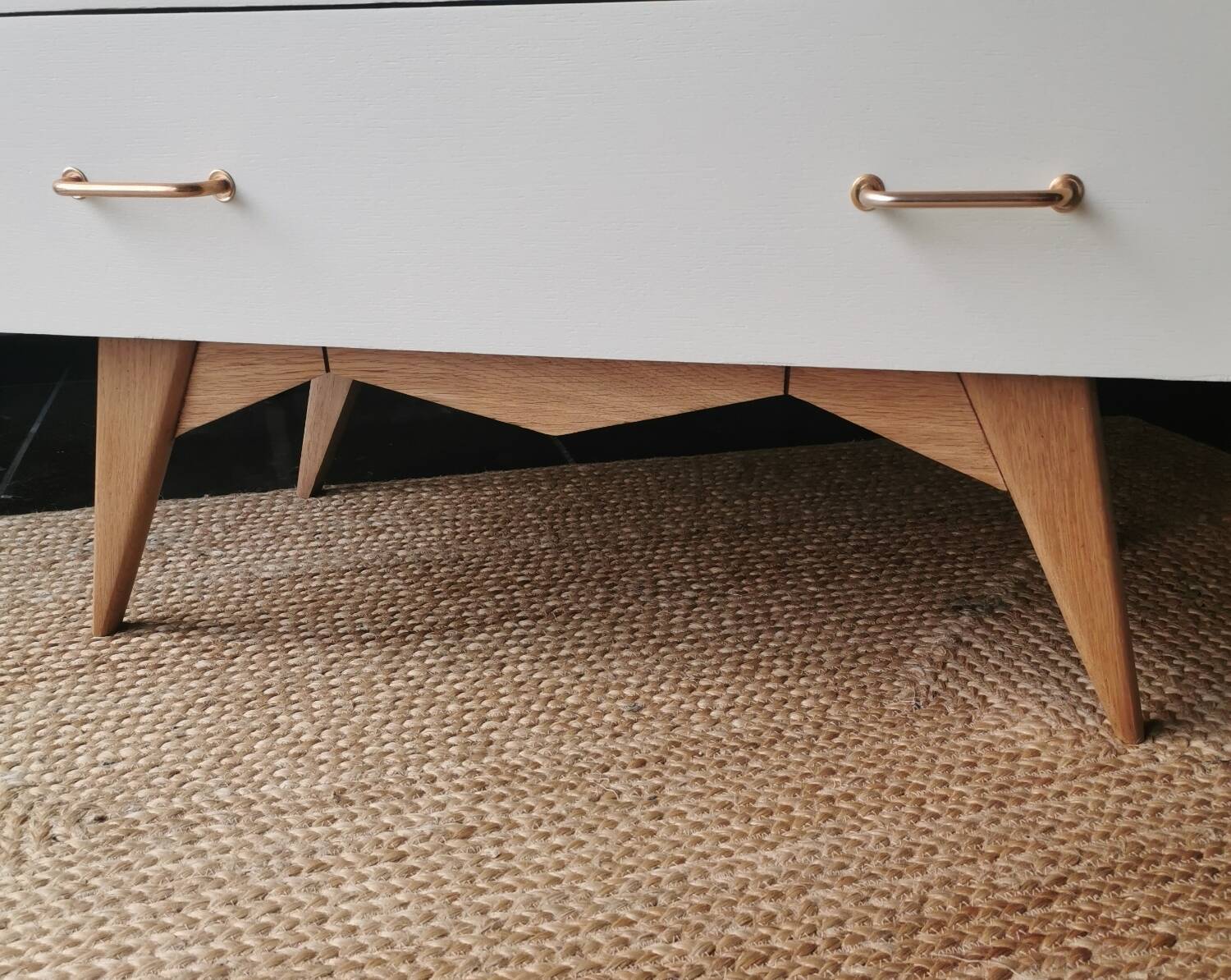 Commode vintage pieds compas