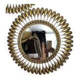 Round mirror in gilded metal