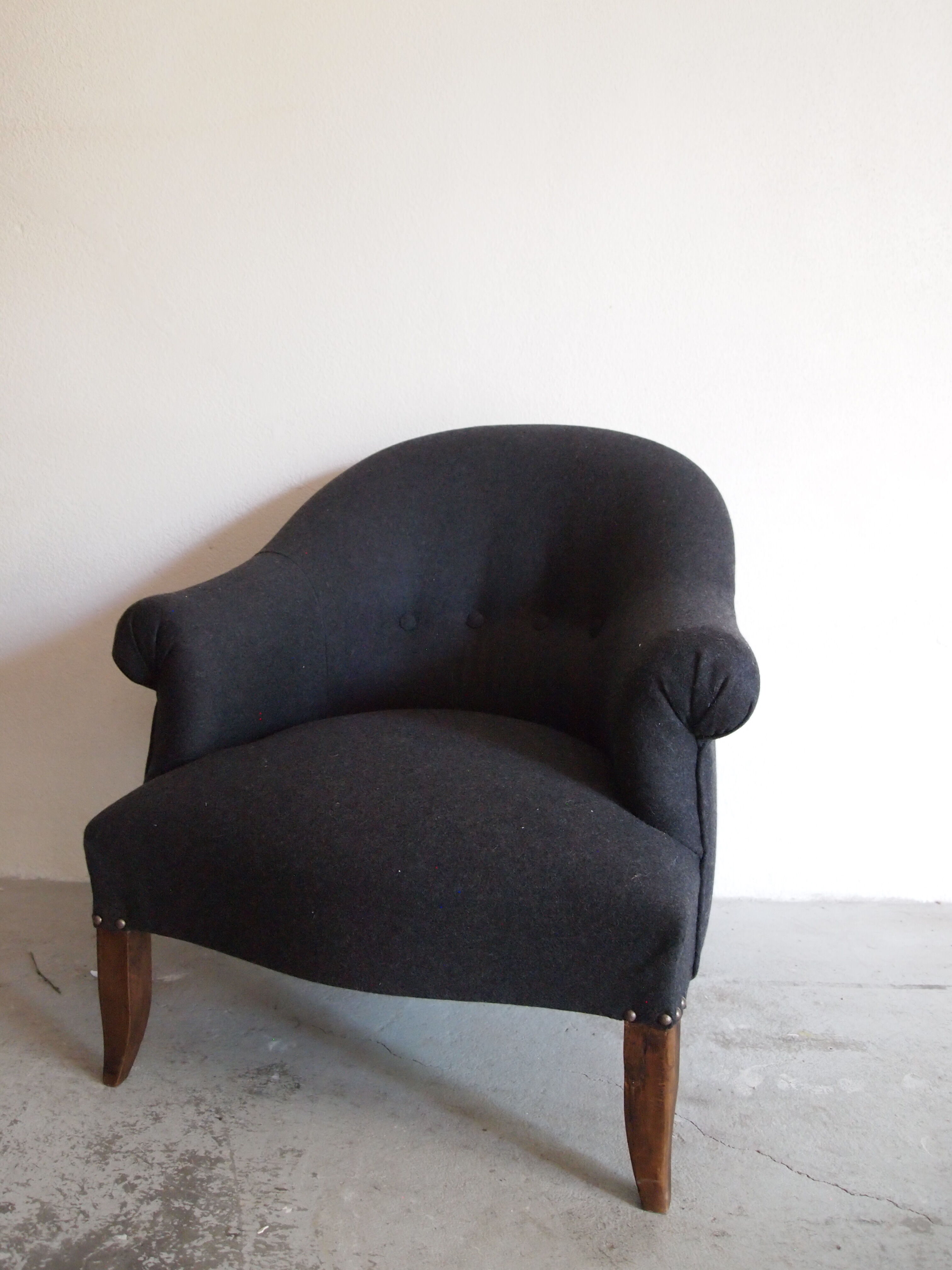 Wool toad chair