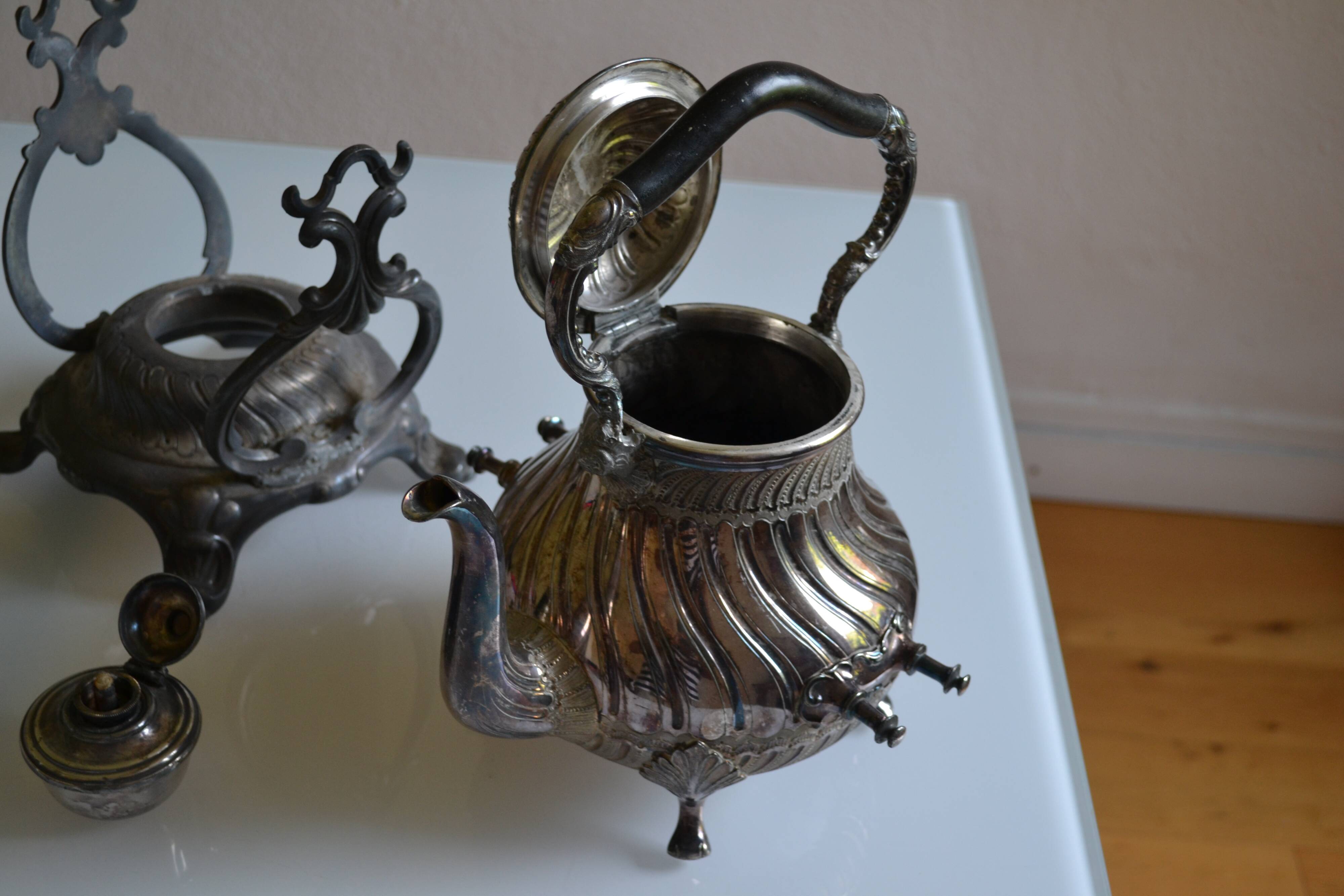 Art Nouveau teapot or samovar in silver-plated metal by goldsmith Victor Saglier