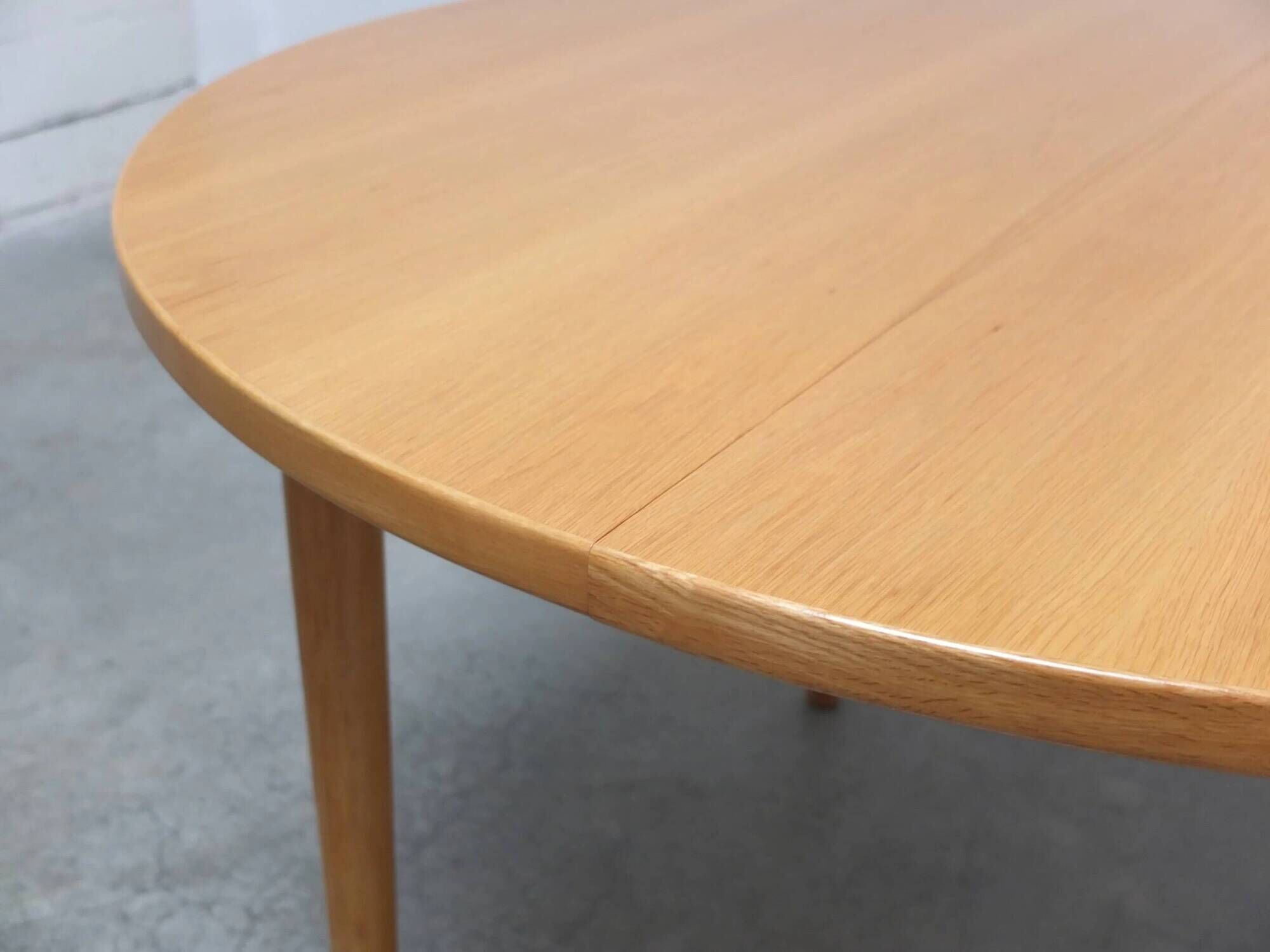 Round extendable dining table in oak by Van Den Berghe-Pauvers, 1970s