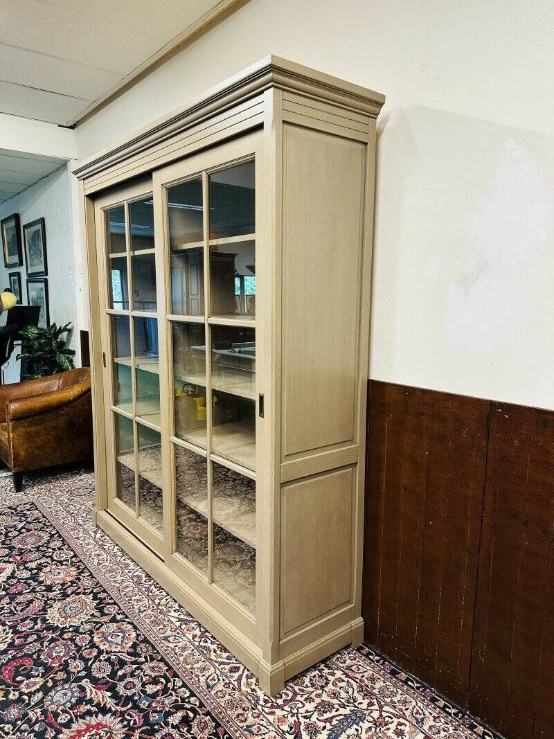 Country Classic oak Bookcase with sliding doors