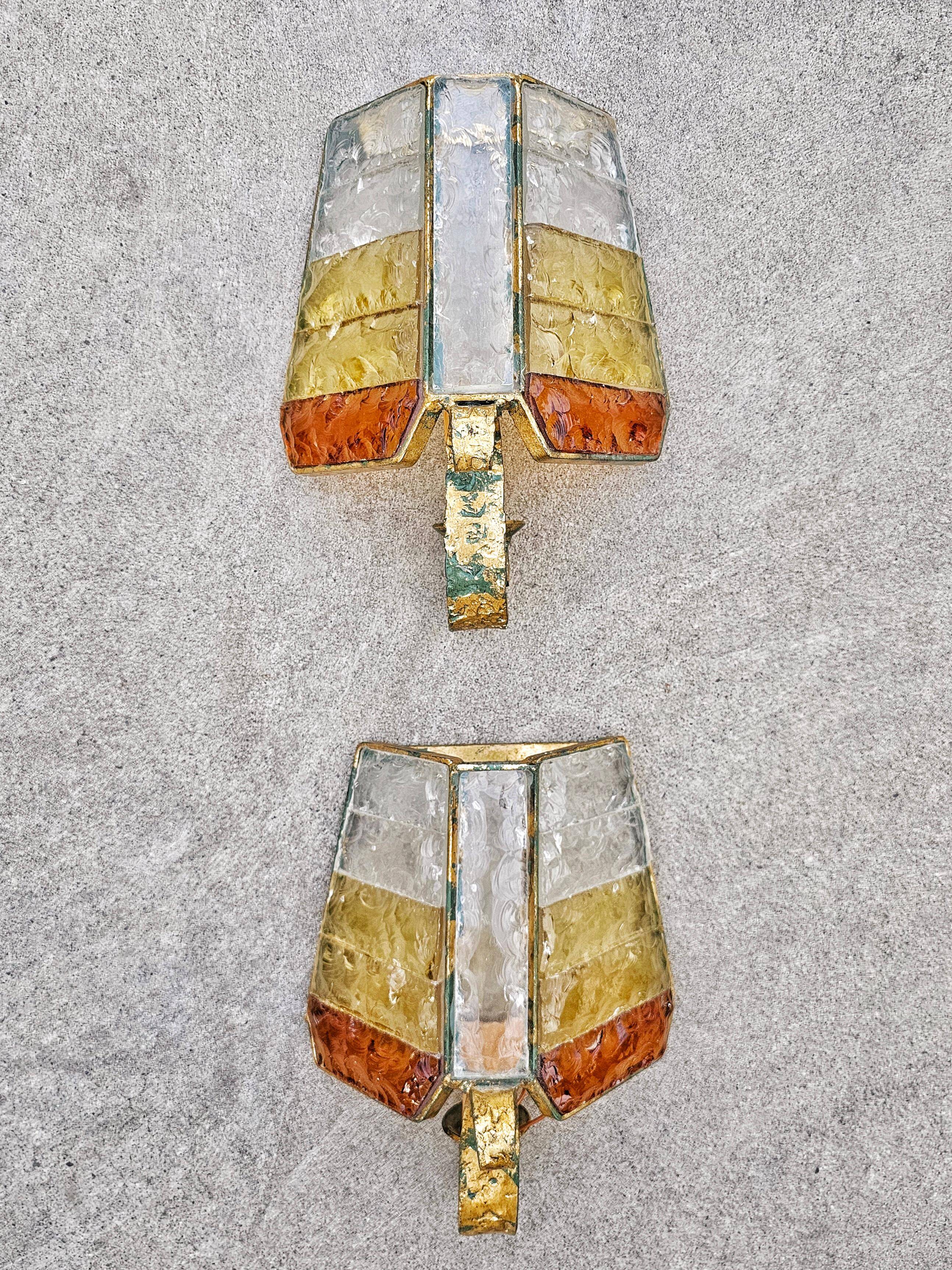 Brutalist pair of wall sconces in hammered glass by Longobard 1970.