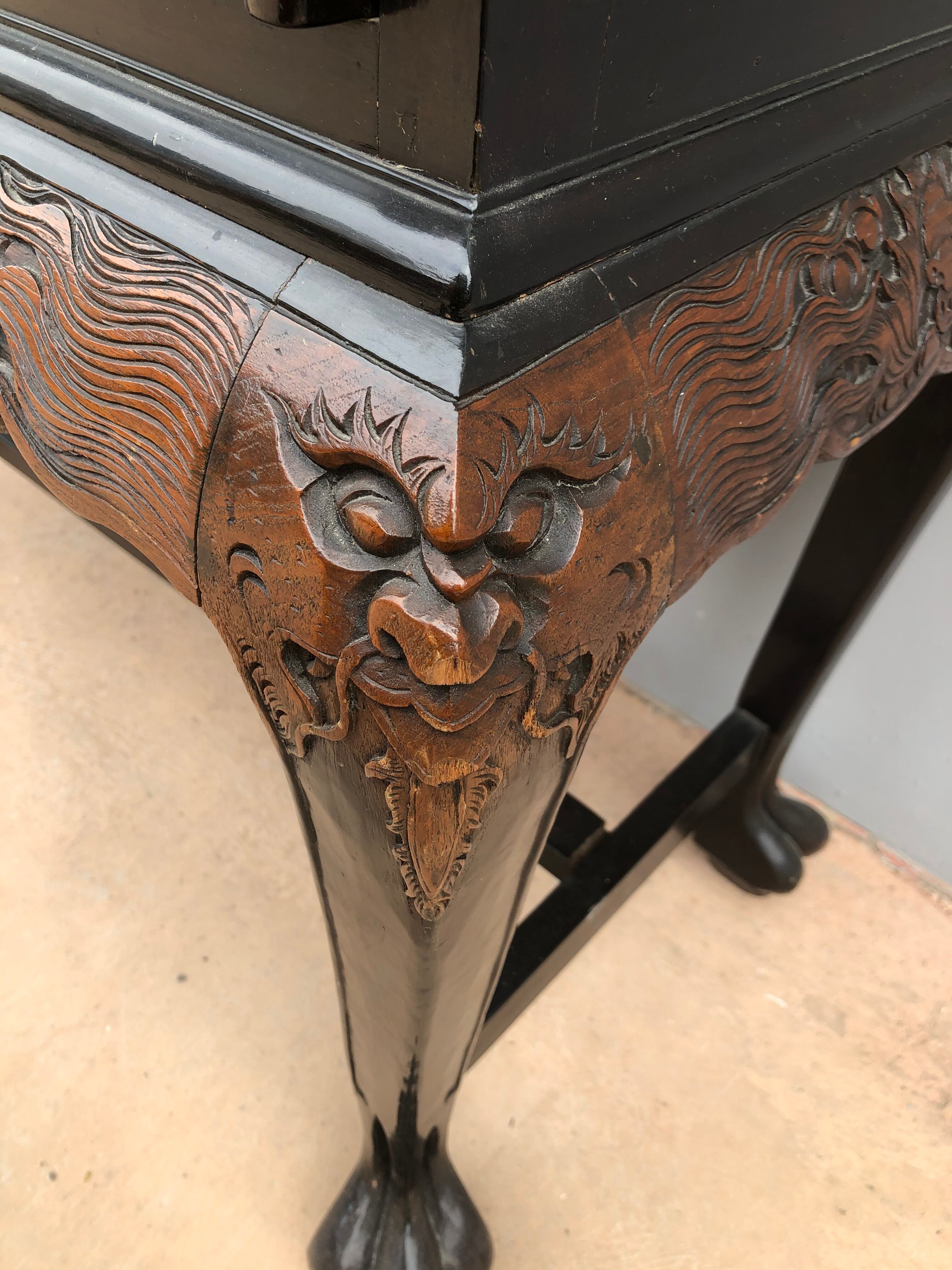 Slope office with asian decorations from the 1950s