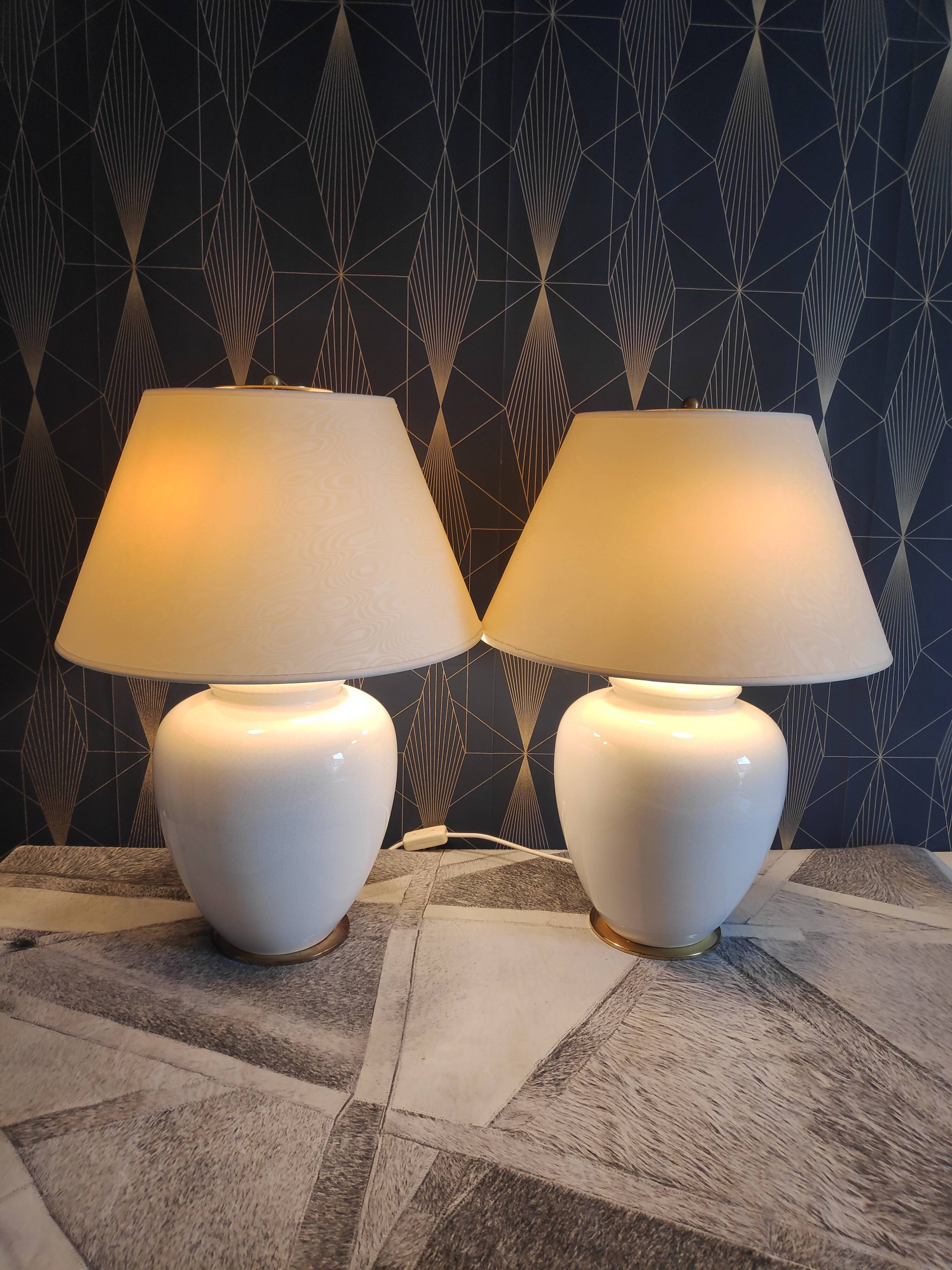 Lamps 2 white cracked ceramic foot fires