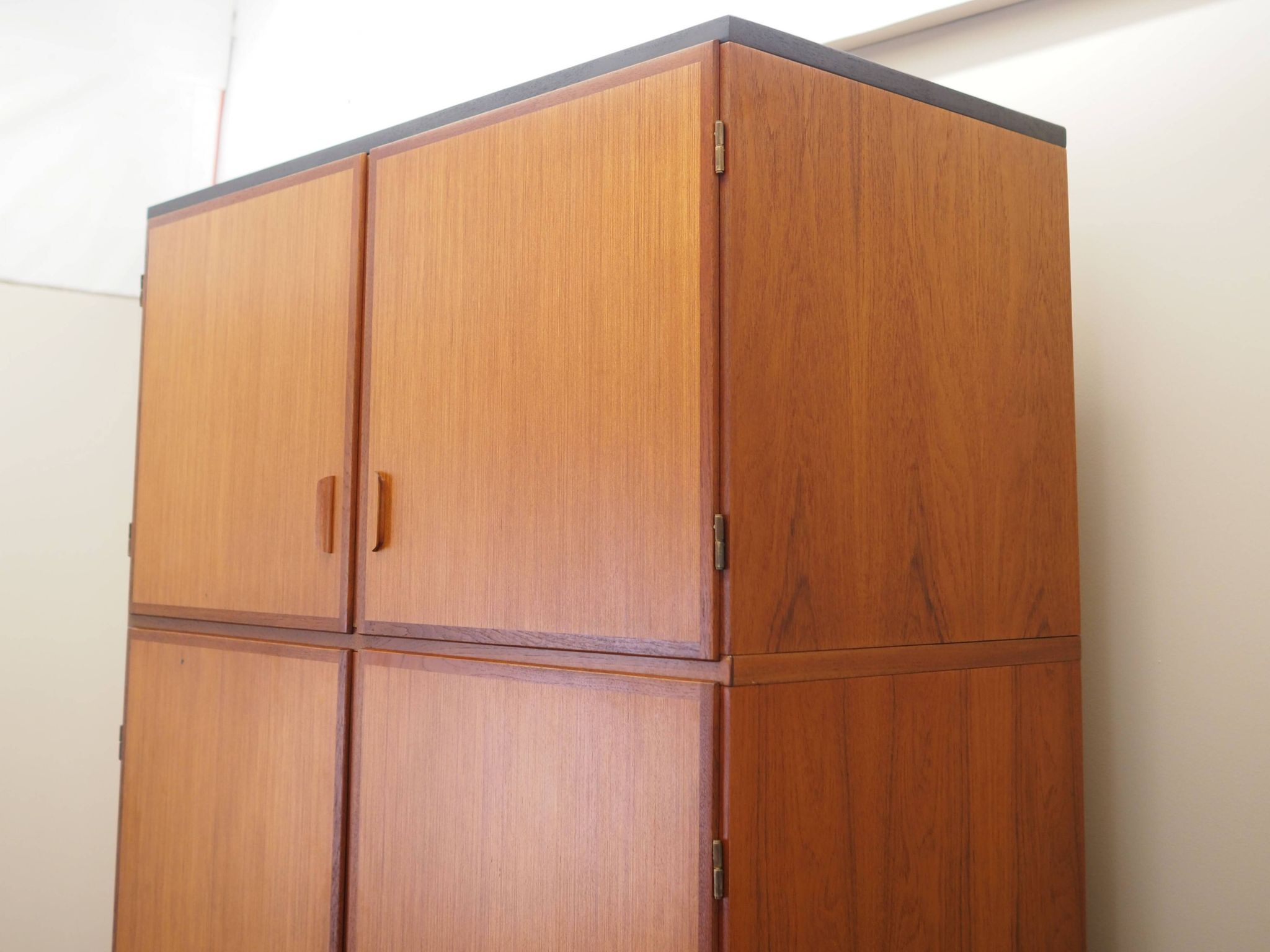 Armoire en teck, design danois, années 1970, fabricant : Omann Jun