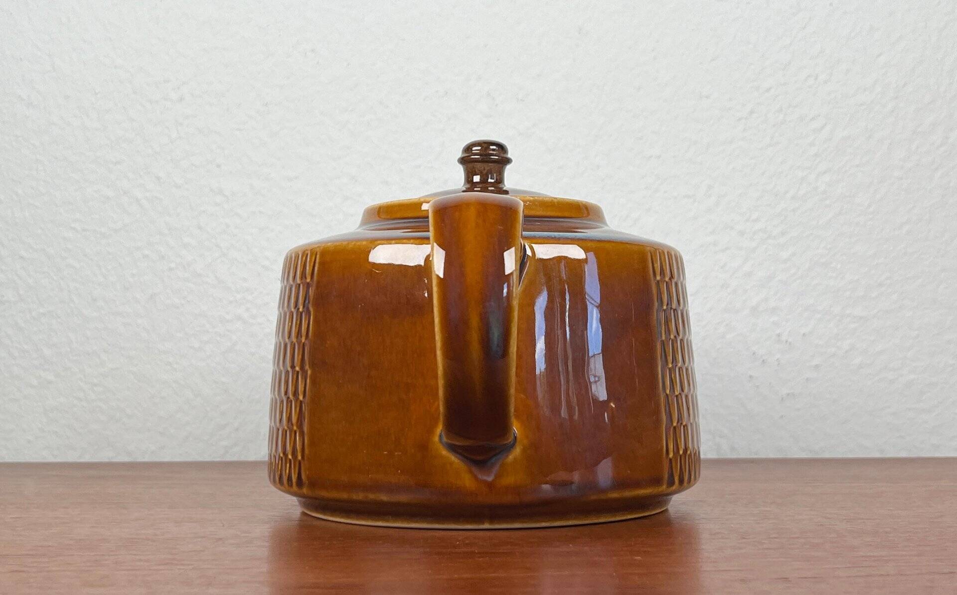 Danish studio pottery teapot from the mid-century by Søholm, 1960s.