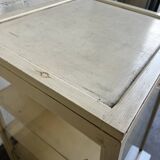 Comptoir de magasin en bois vintage, vitrine, étagère