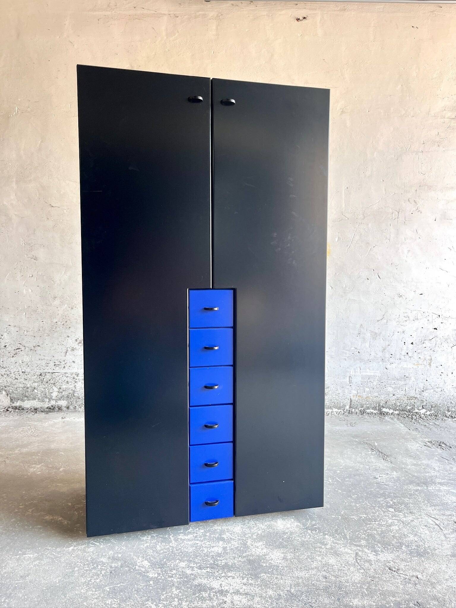 Meuble Interlübke en MDF noir avec tiroirs bleus, design allemand des années 1980