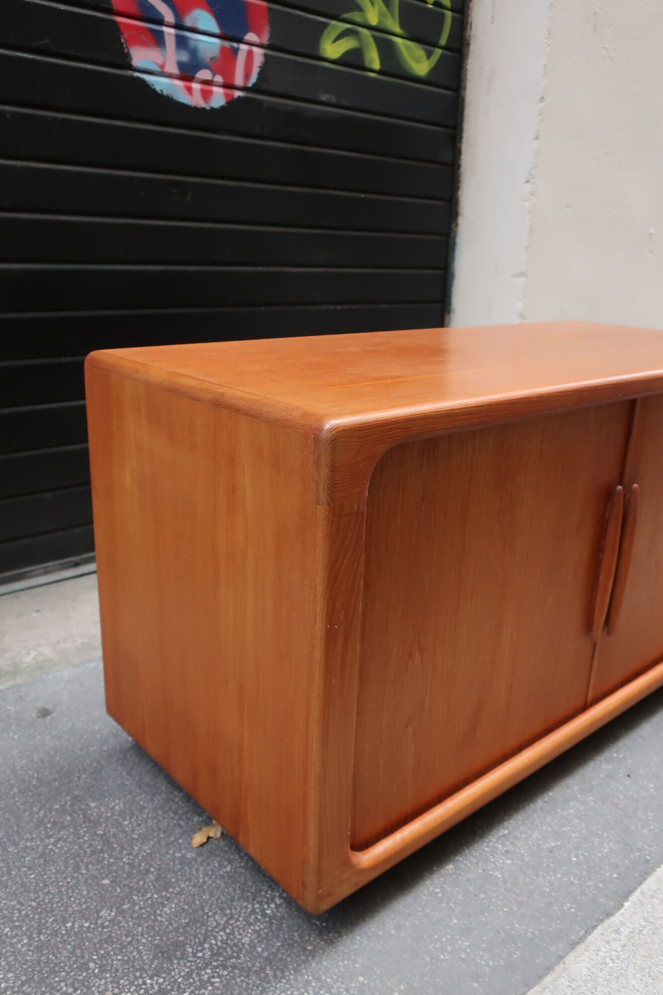 70 years of DYRLUND teak doors accordeons