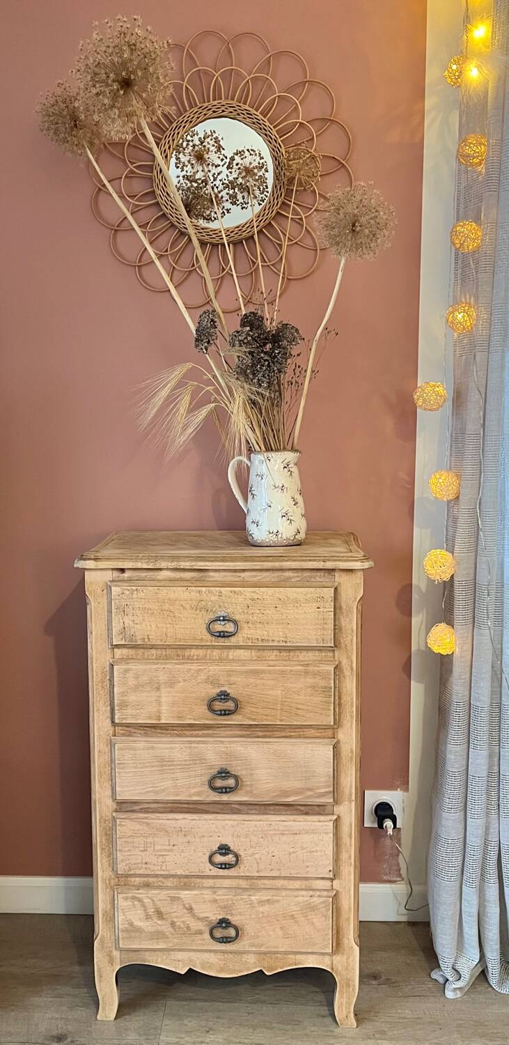 Chest of drawers