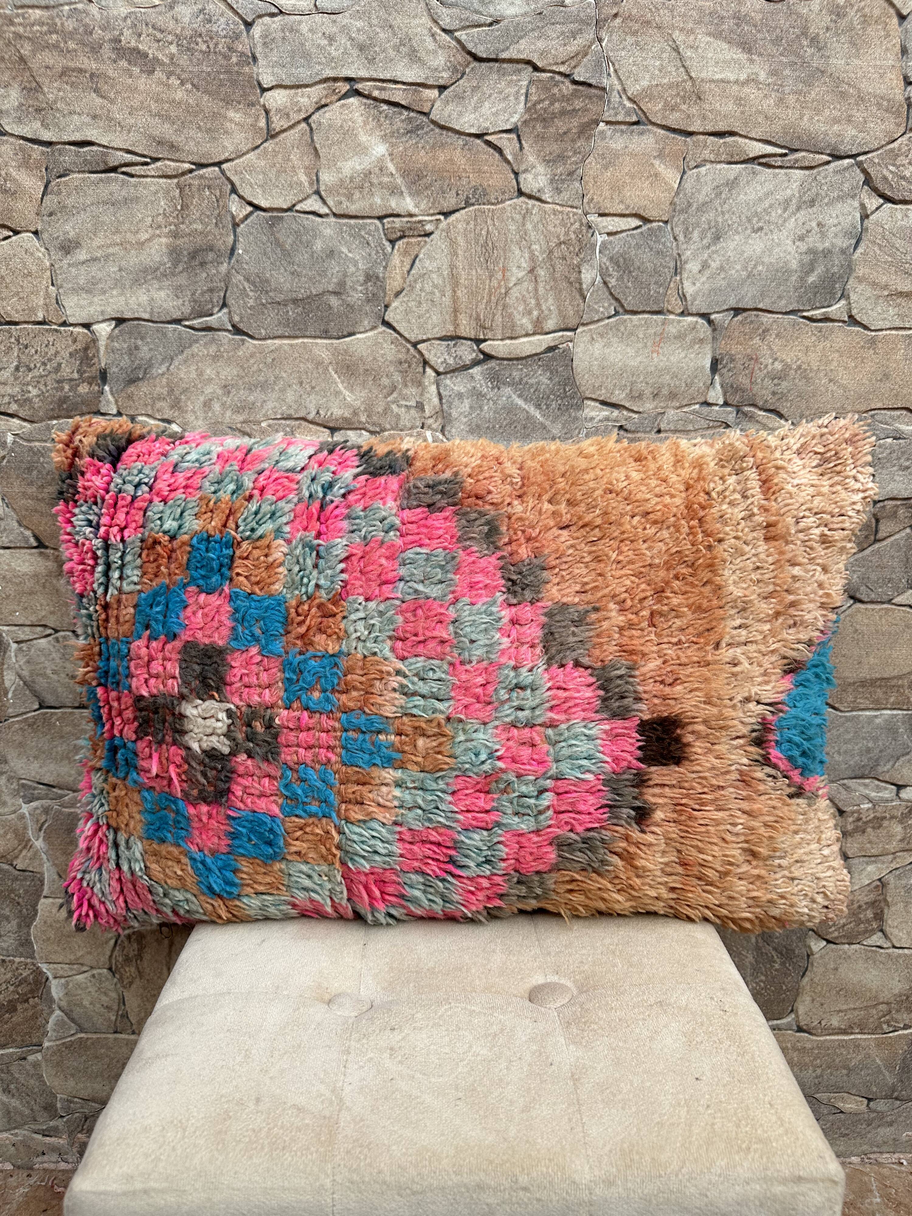 Coussin kilim berbère vintage du maroc