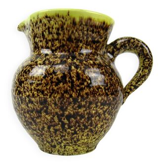 Accolay pitcher