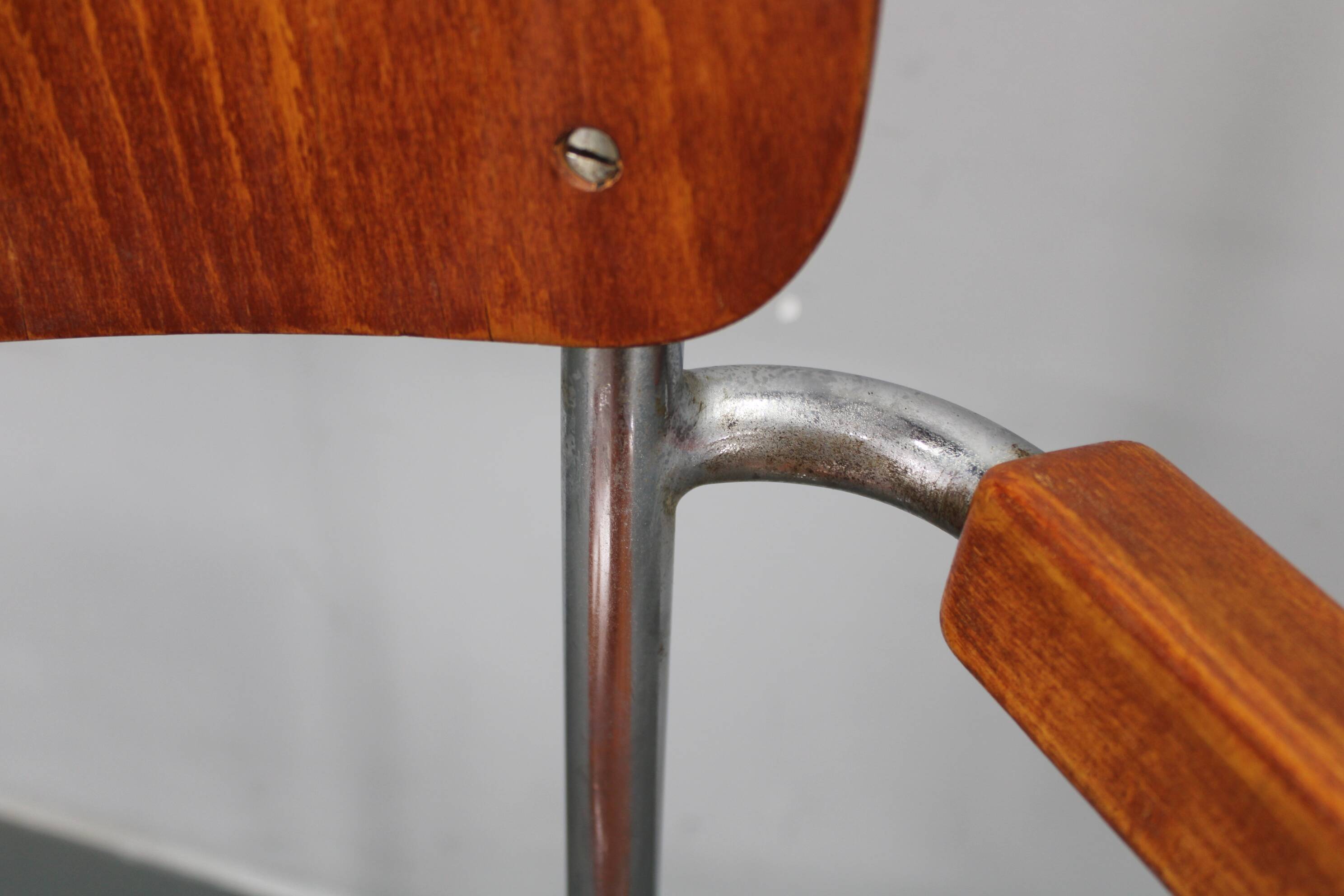 Bauhaus cantilever armchair in chrome tubular steel and beech, 1930s