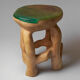 Tabouret sculpté unique à partir d'une seule pièce de bois