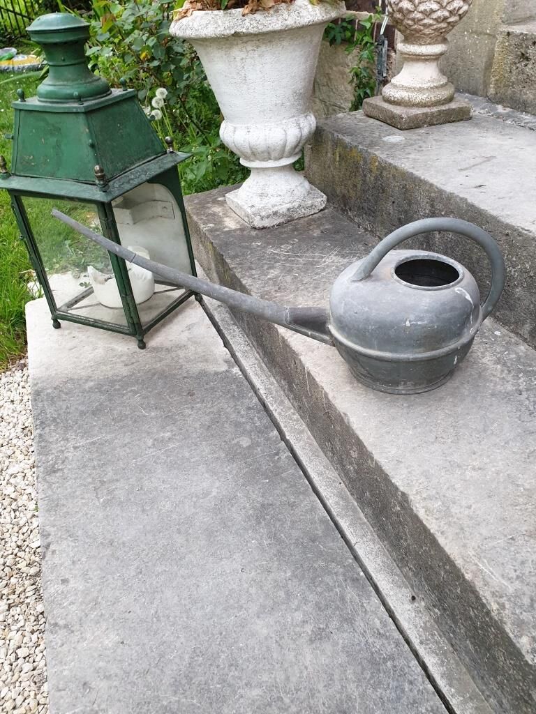 Long-billed zinc watering can