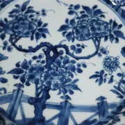 Chinese lobed dish with flowering tree and fence – Kangxi, c.1700–1720