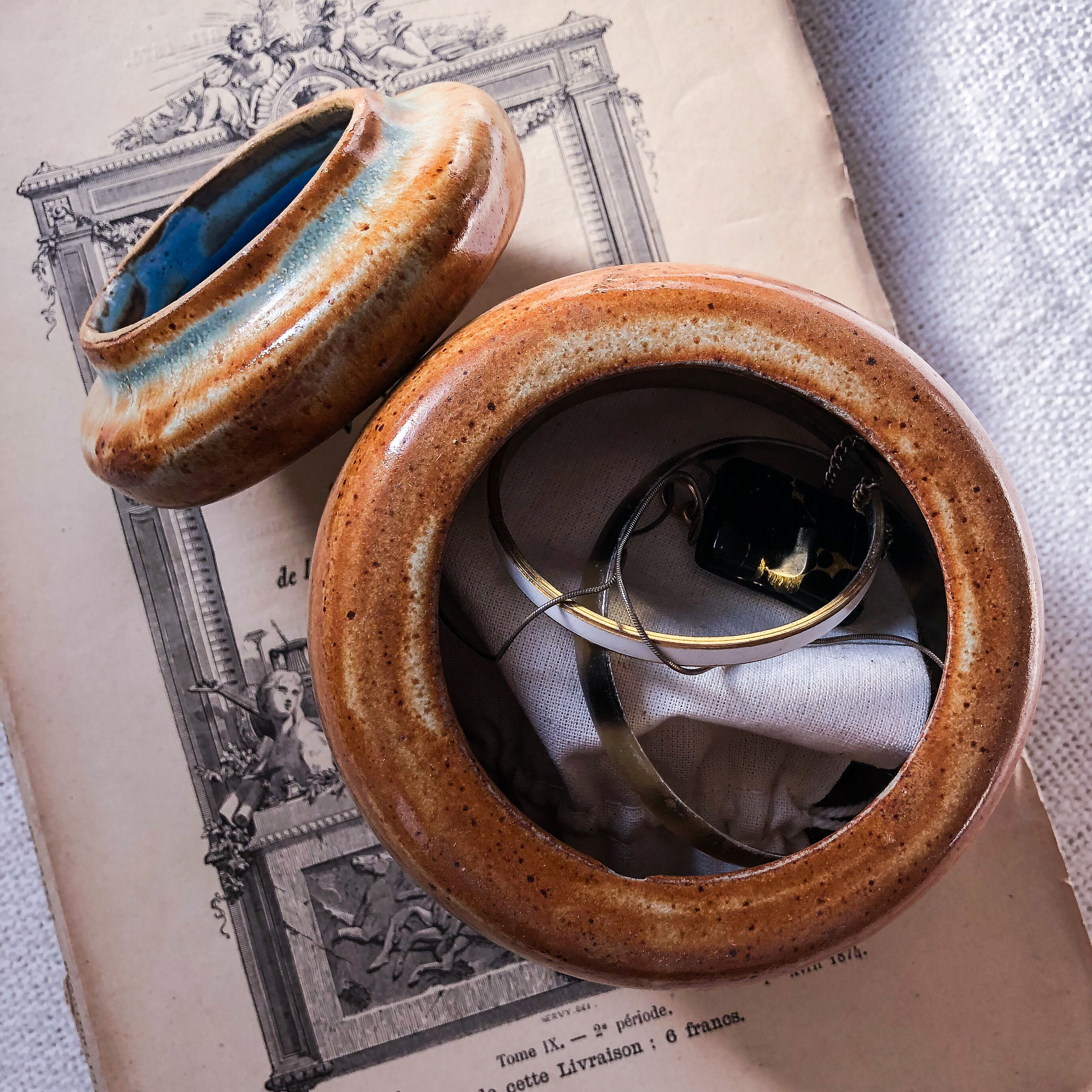 Enamelled pottery box