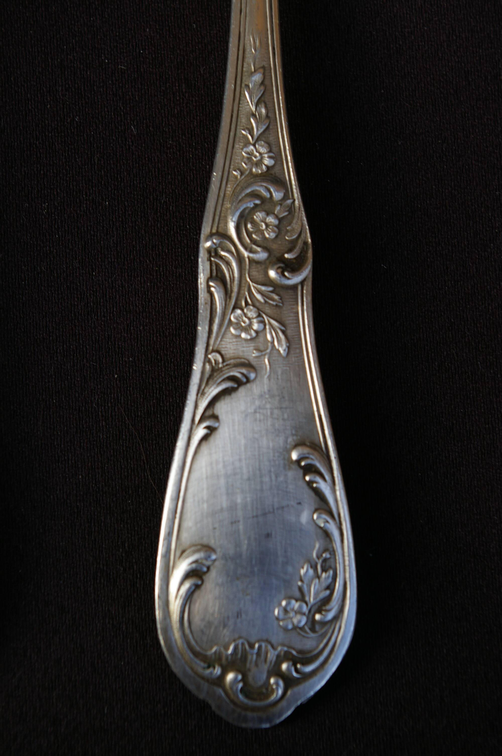 Housewife 6 people style Rocaille in silver metal