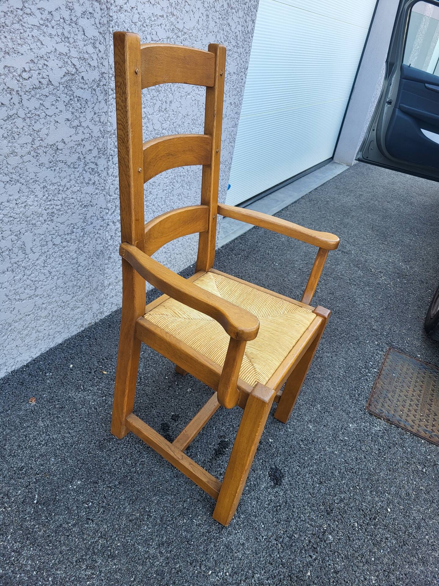 Country-style chair in solid oak